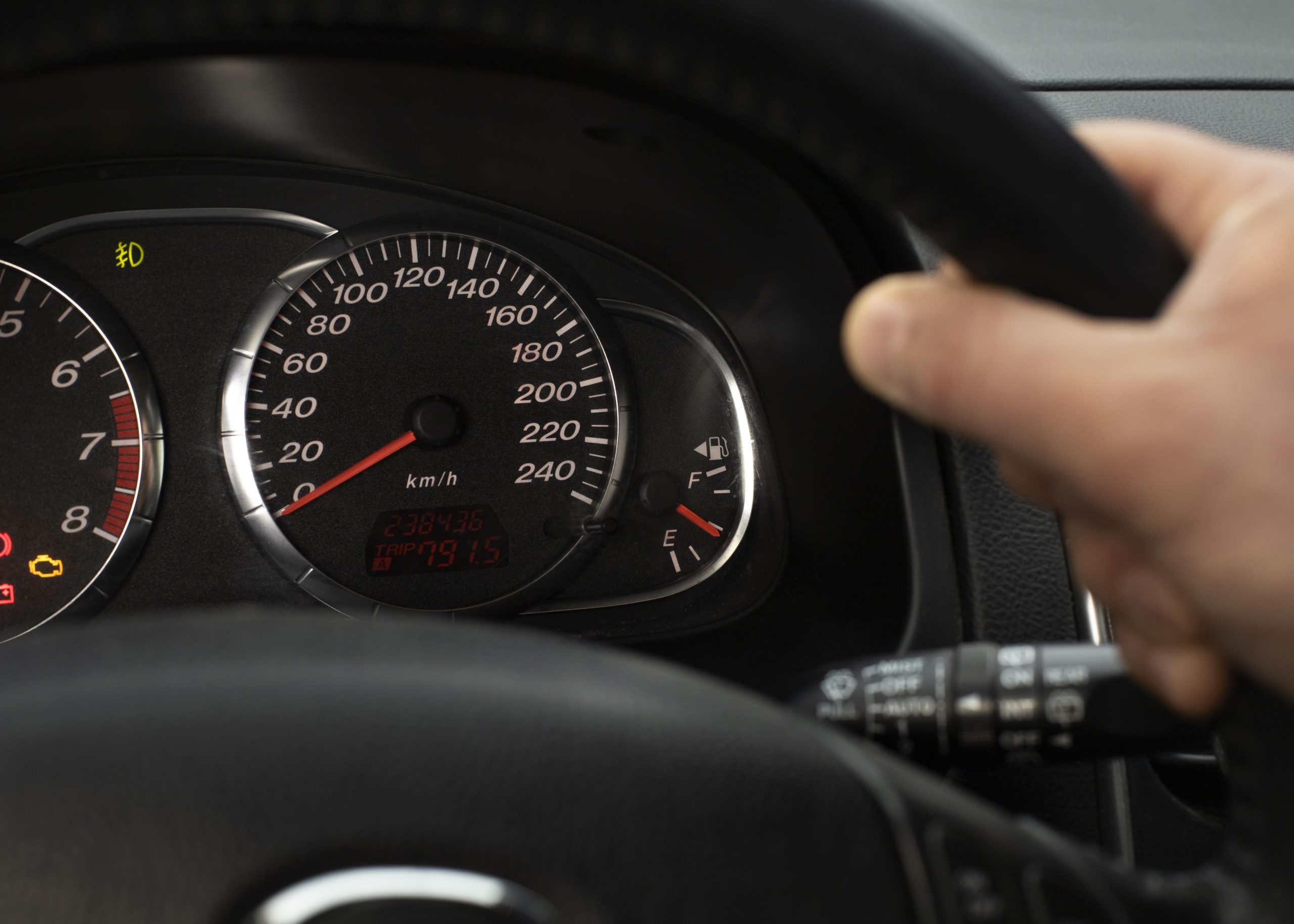 cara cek odometer mobil bekas asli atau palsu