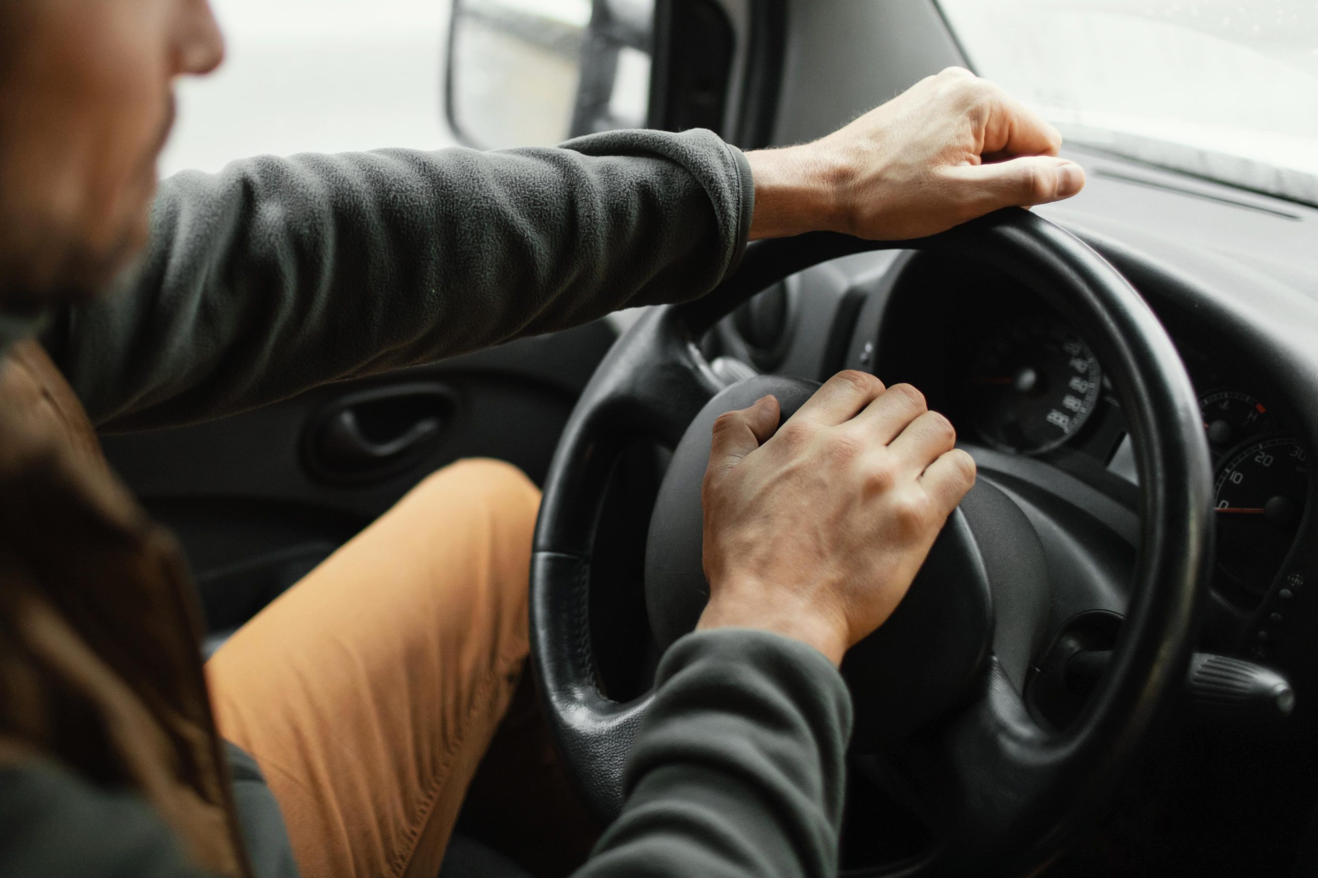 memeriksa karet pelindung untuk mendeteksi tanda kerusakan komponen rack steer memeriksa karet pelindung untuk mendeteksi tanda kerusakan komponen rack steer